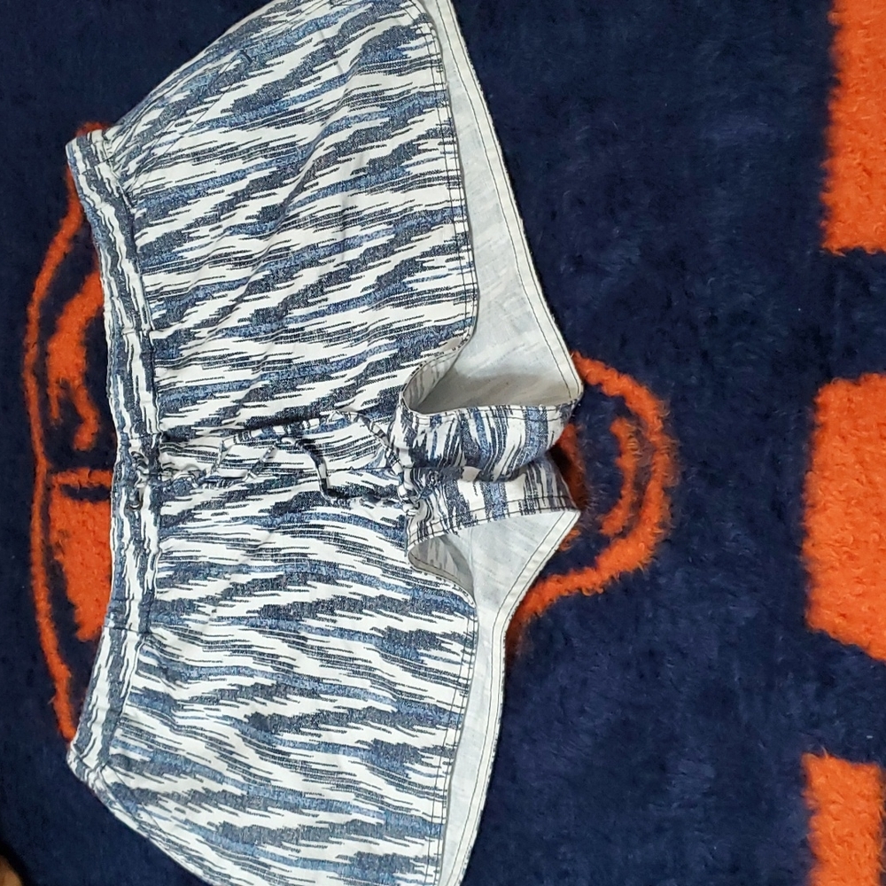 J.CREW Printed adjustable waistline short L